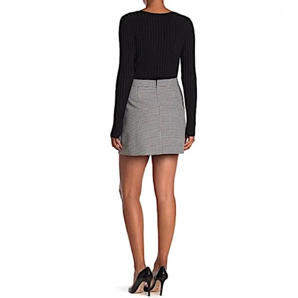 Veronica Beard Barnes Short Skirt w/ Buttons - Picture 4 of 9